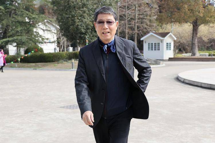 半岛束艺海语字母圈