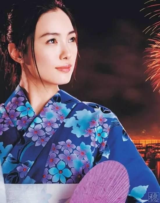 娇妻被黑人夹成了三明治